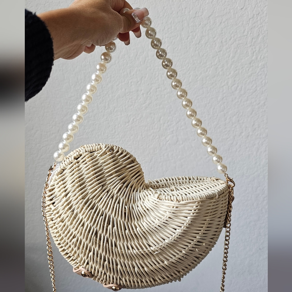 Viral Woven Shell Bag with Pearl Handle